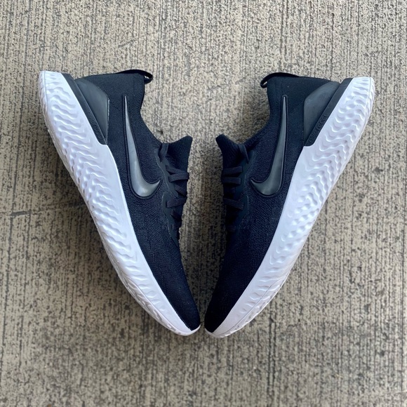 Nike Epic React Flyknit 2 Black and White Running Shoes - Picture 2 of 8